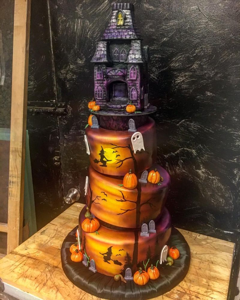 Haunted gingerbread house cake for Halloween