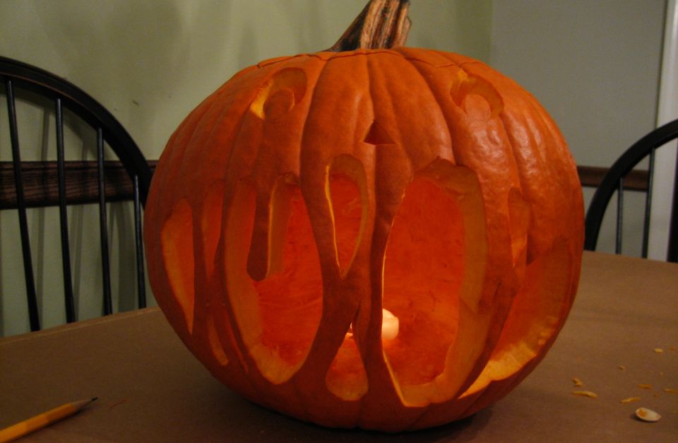 Strikingly intricate Jack-o-Lanterns for Halloween - HomeCrux