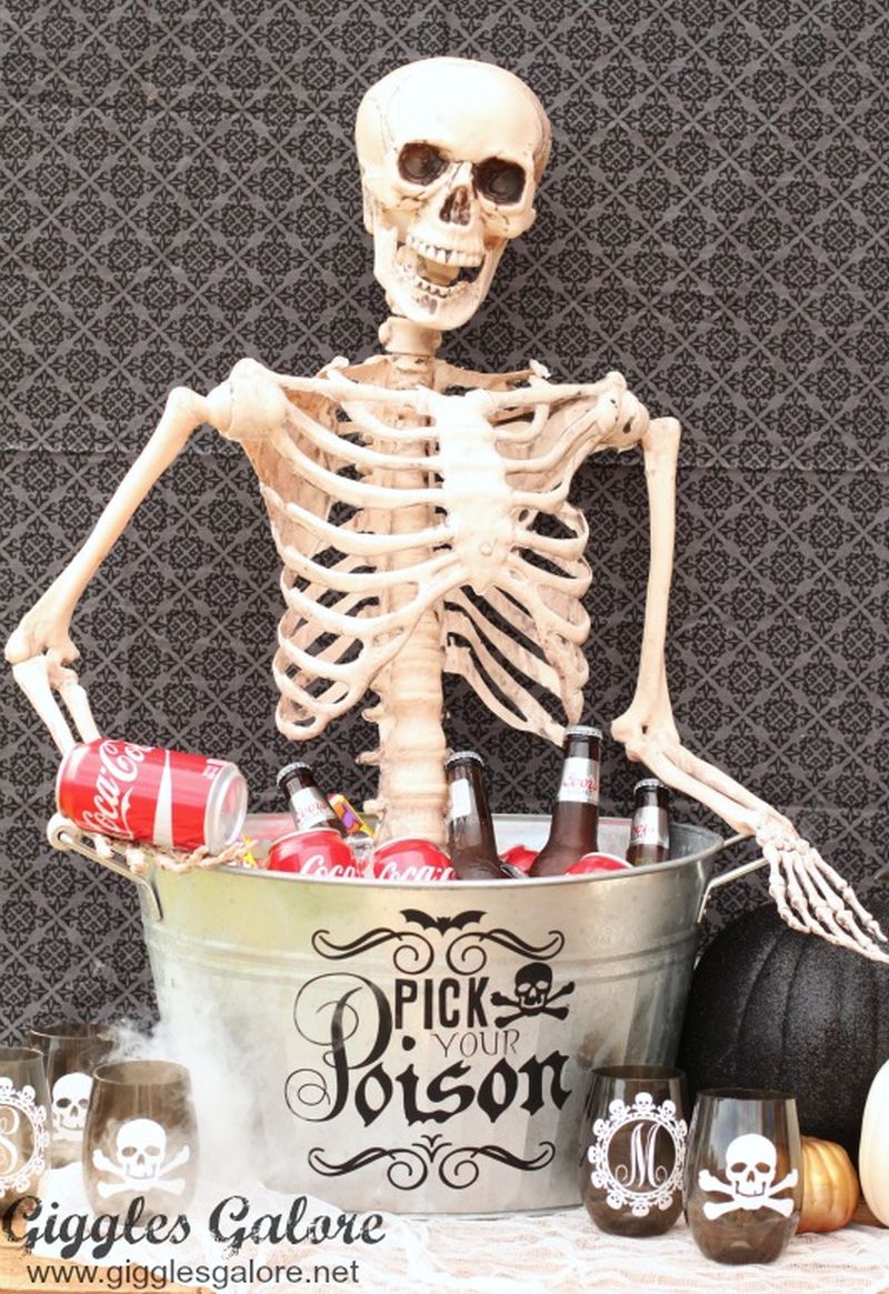 Skull, spiders, and other Halloween props are needful