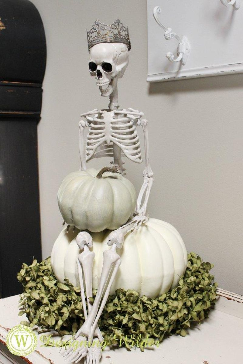 Skull, spiders, and other Halloween props are needful