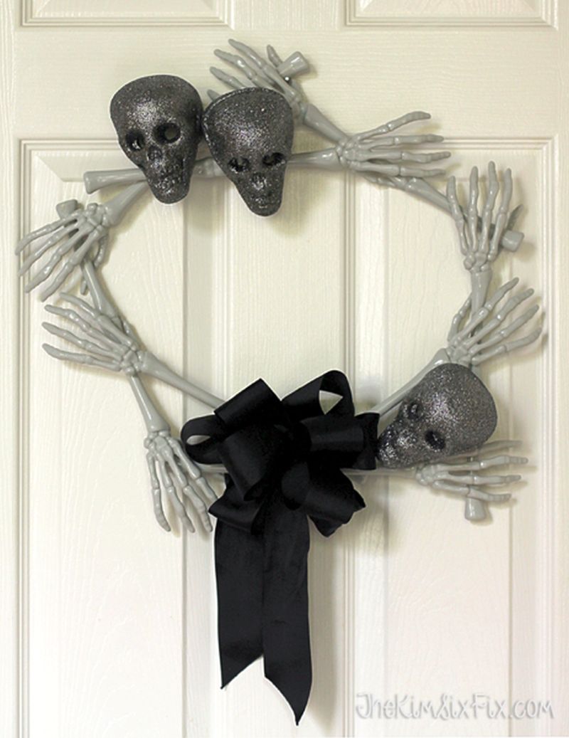 Skull, spiders, and other Halloween props are needful