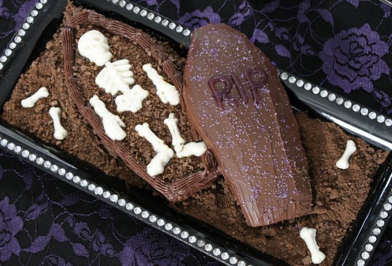 bones cake for Halloween