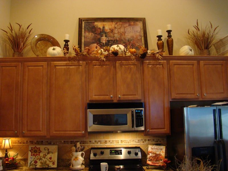 decorating kitchen with pumpkin for halloween