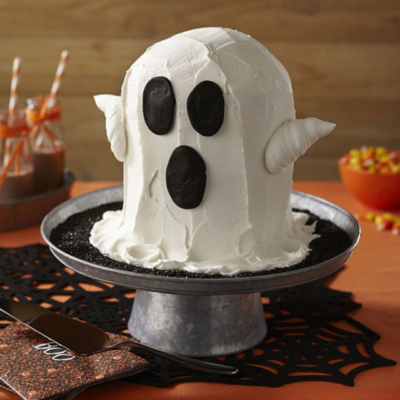 Cute ghost cake for Halloween