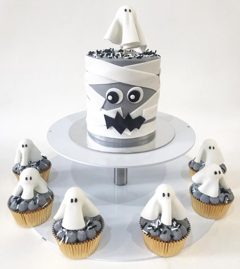 mummy cake for Halloween