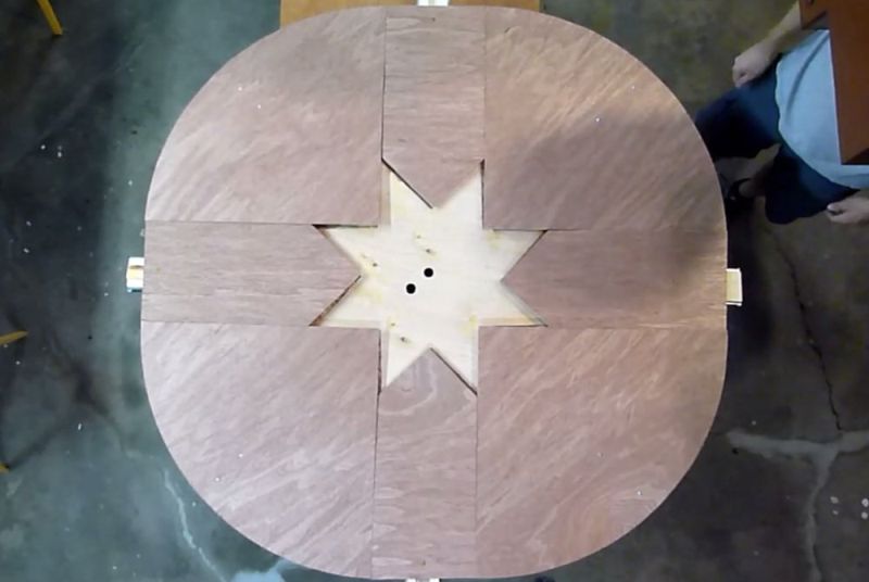 Scott Rumschlag Builds Amazing Wooden Expanding Table