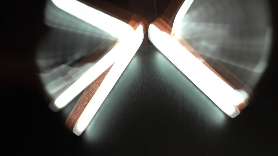 The lamp can be fully rotated