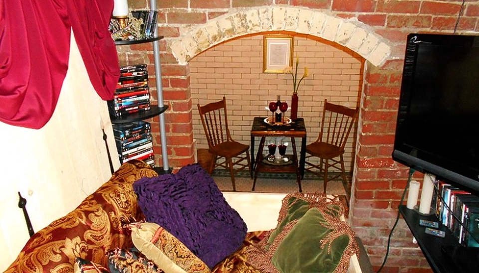 Hotel crypt