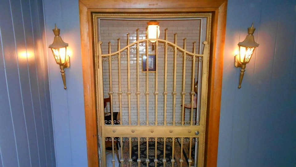 Hotel Crypt
