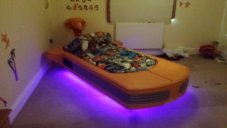 Landspeeder Bed