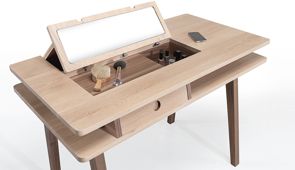 Lei table by Andre Teoman