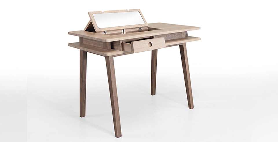 Lei table by Andre Teoman