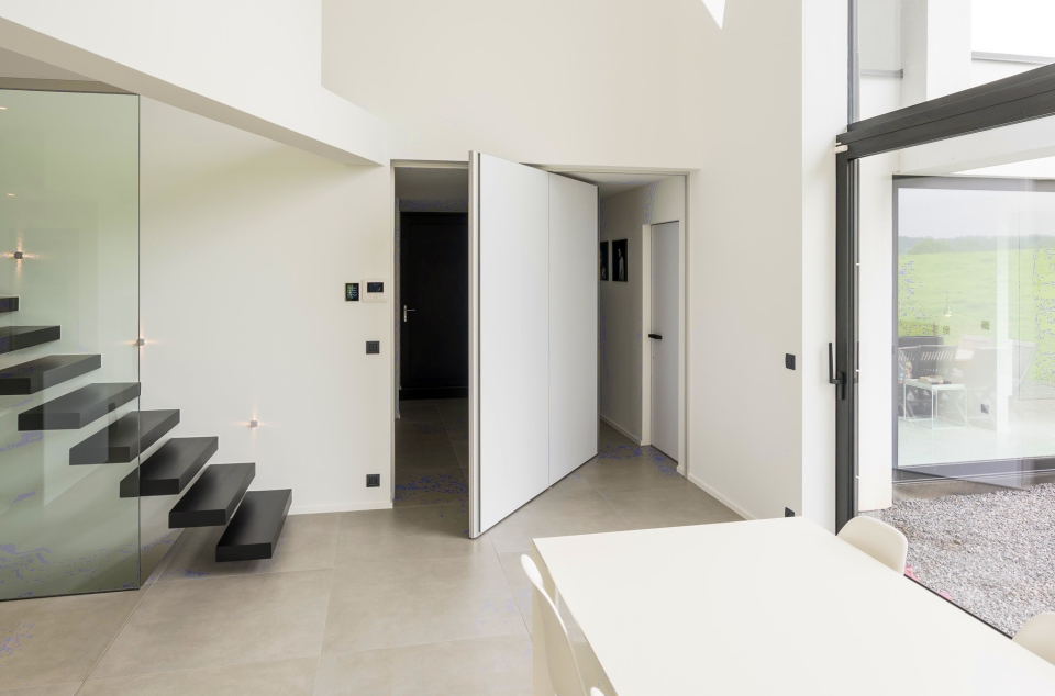 Anyway Pivoting door