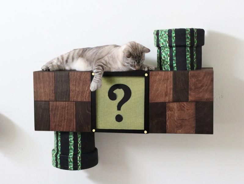 'Super Mario Bros'themed cat climber