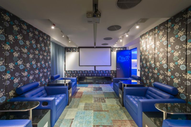 Attractive furniture and wall accents