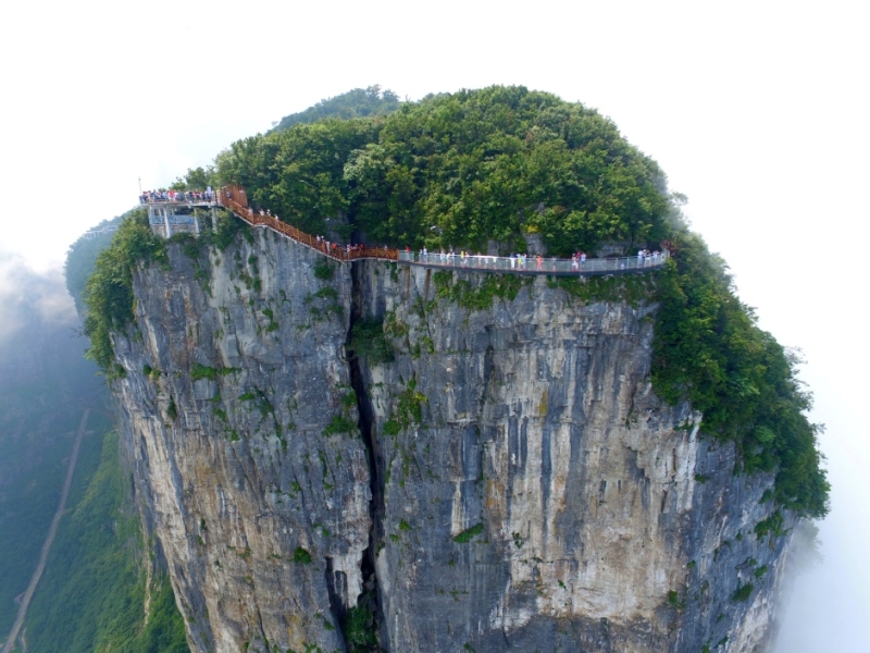 Featured image of post Coiling Dragon Cliff Skywalk