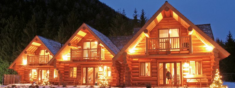 Night view of the log house