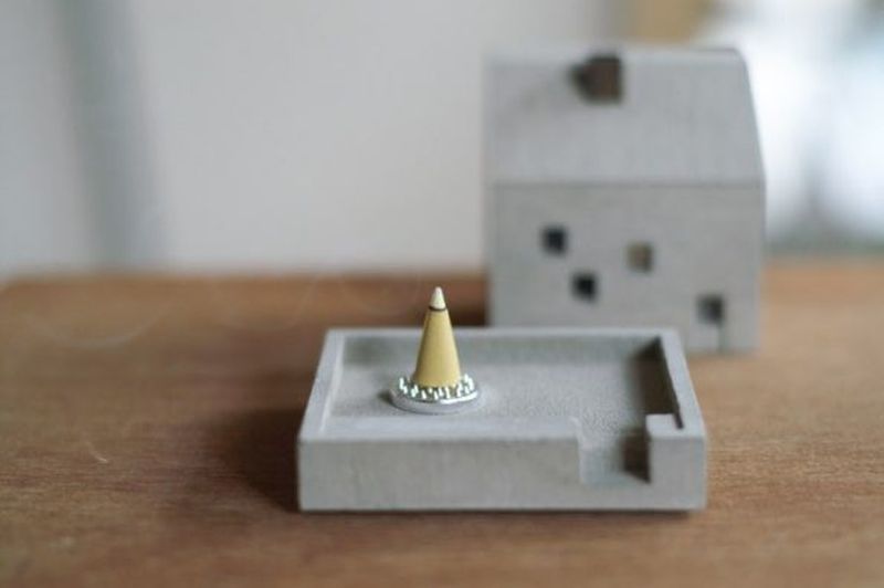 Cottage incense burner
