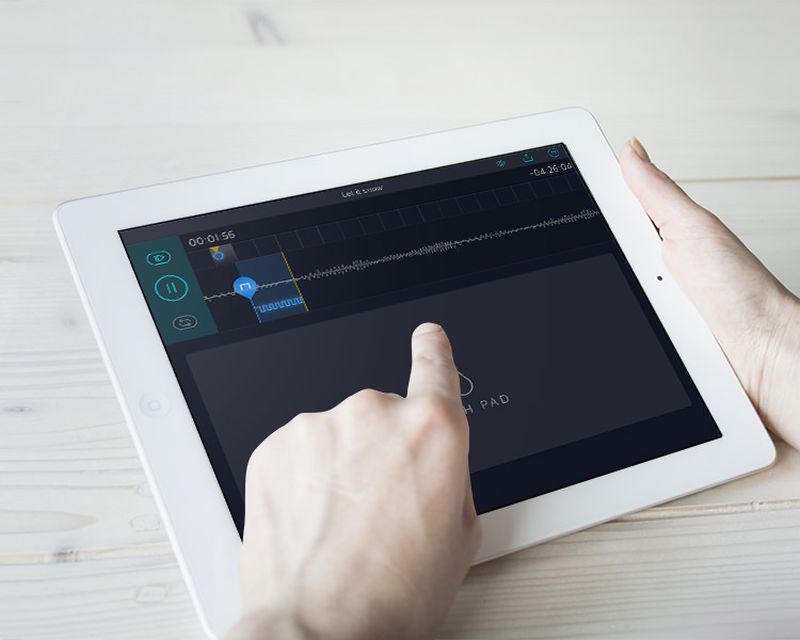 Dedicated app to connects it to Wi-Fi router and to customize the light show