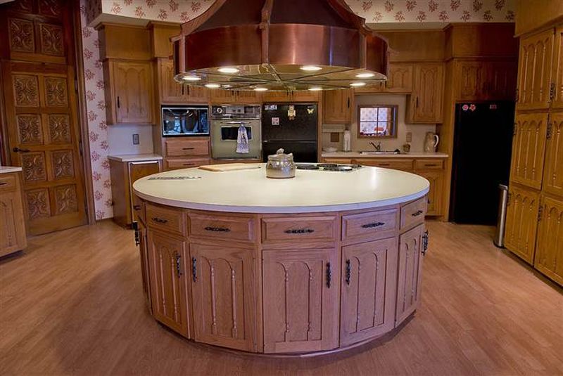 Fishing-reel-shaped house in Oklahoma