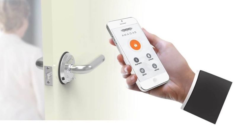 Connects to smartphone by Bluetooth