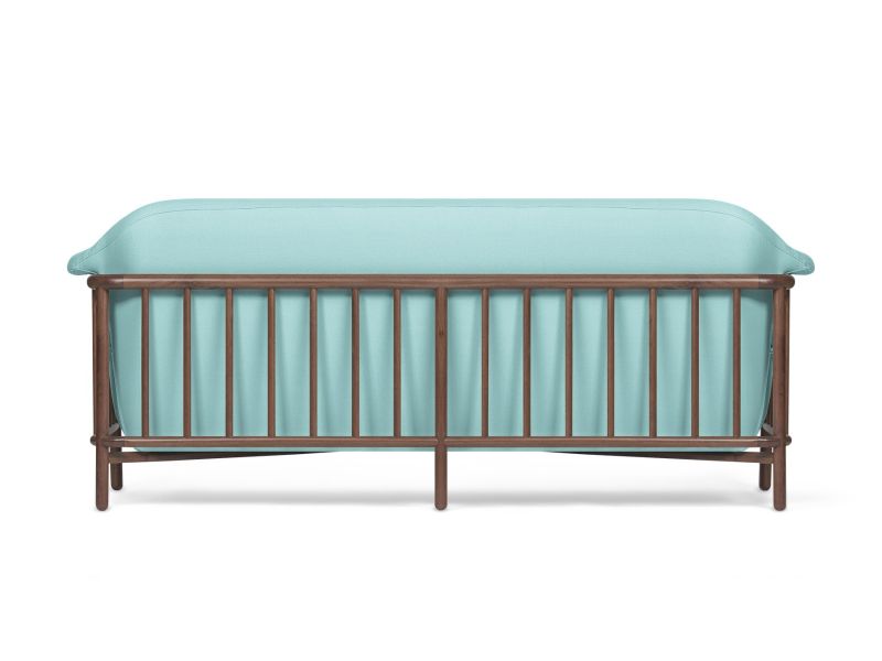 Fine curves of the sofa show serenity and soberness