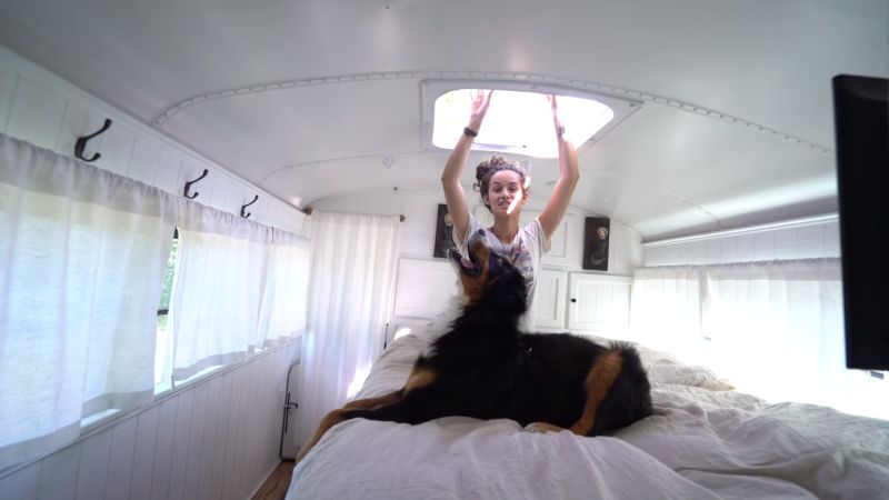 A small sunroof in bedroom lets them stargaze in night