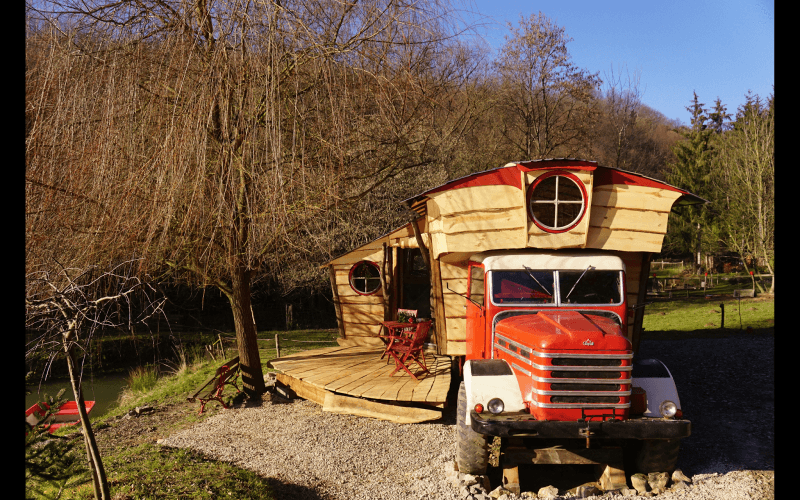Horizontal wooden planks constructed to offer rustic finish to the structure