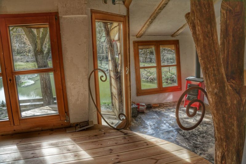 All round wooden flooring