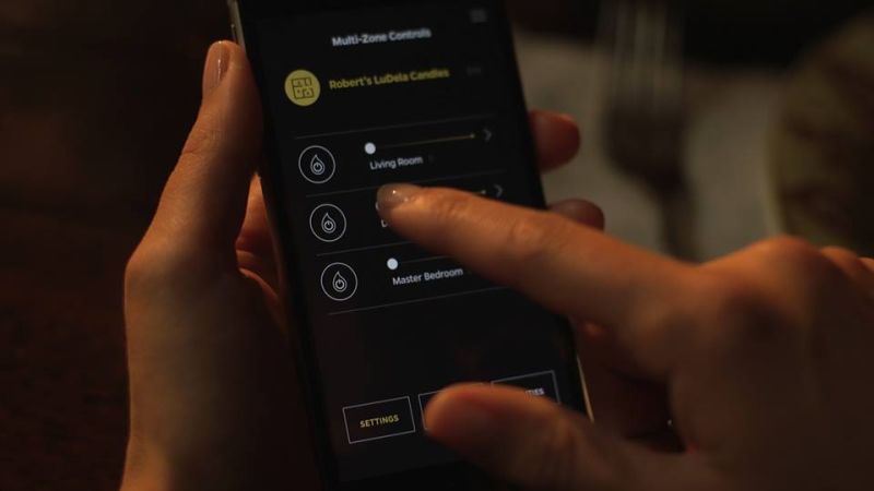 Ignite or extinguish the Ludela candle remotely from your smartphone