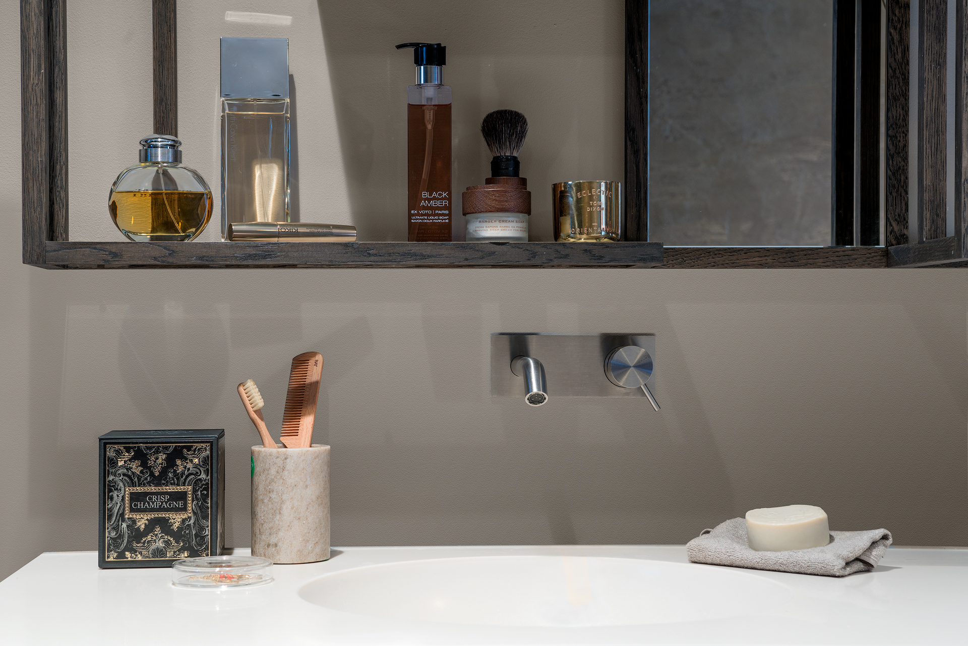 Bathroom with a medicine cabinet that suits with its interiors