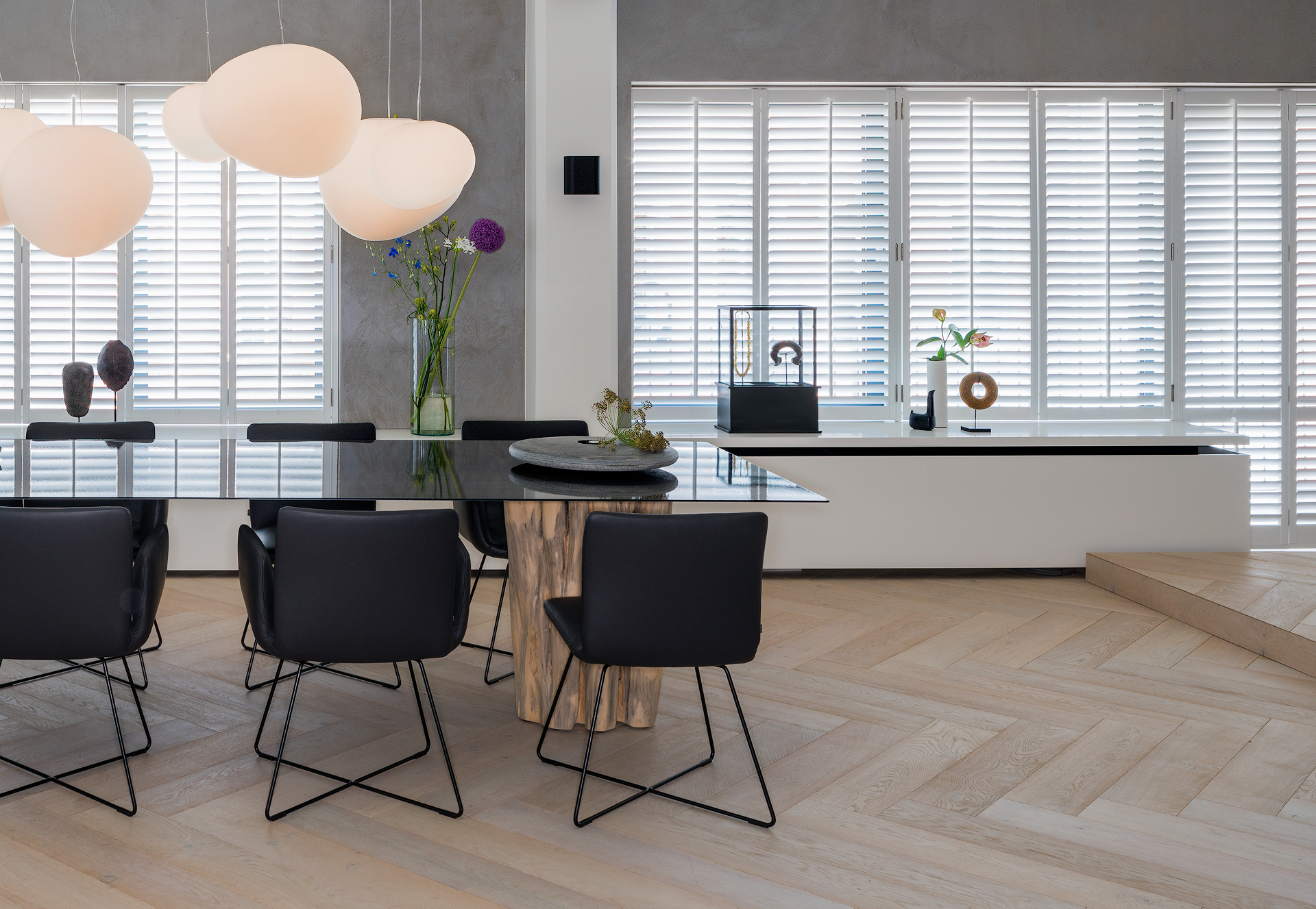 Spacious interiors with creative lighting