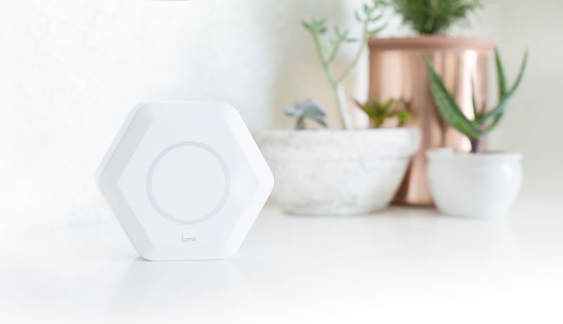 Compact device for enhancing wi-fi coverage