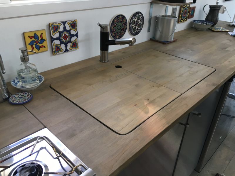 Big sink that can be covered for extra counter space