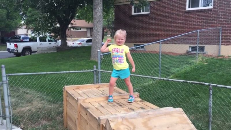 Lylah starts the race over wooden boxes