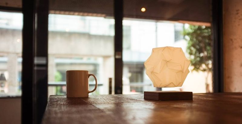 An illuminating crystal that floats in mid-air