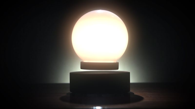 Levitating lamp without cables
