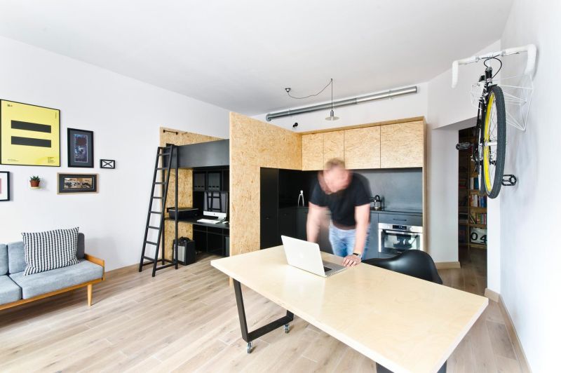 A table with wheels make more working space