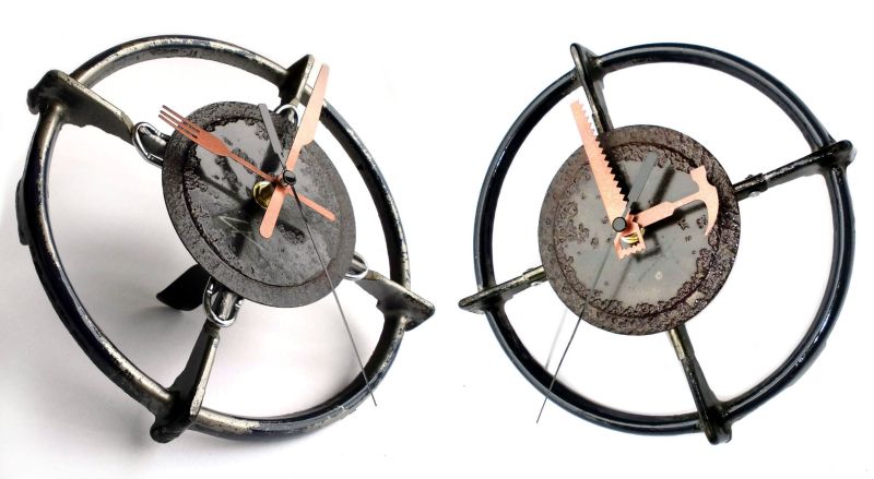 Recycled Desk clock by Francesca Pettinato