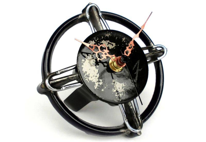 Recycled Desk clock by Francesca Pettinato