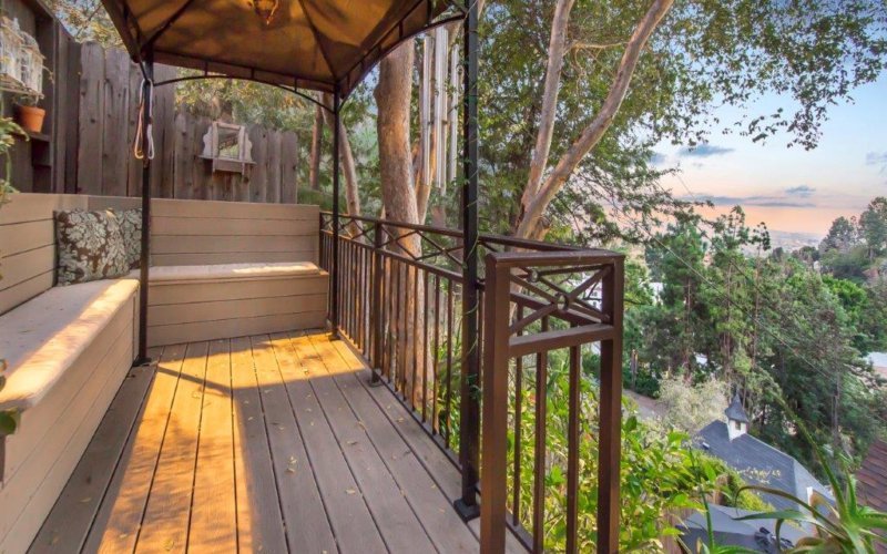 Stylish Trex deck