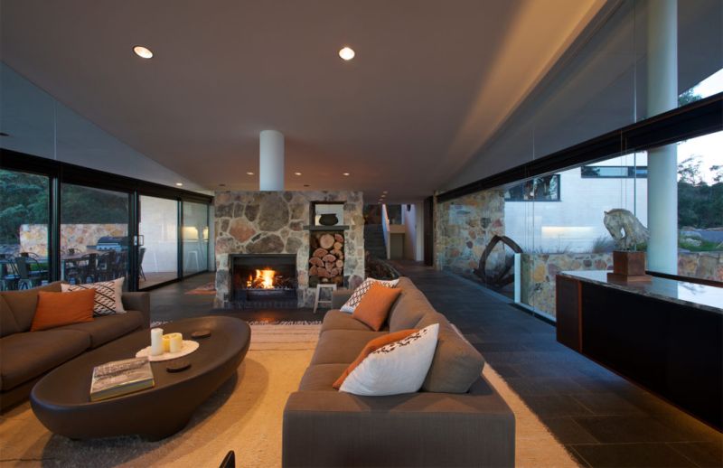 White interiors keep the space cozy