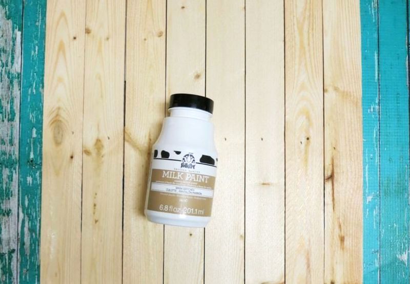 DIY Christmas tree from pallet wood and paper