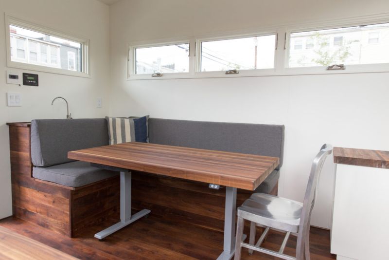 Electric working table