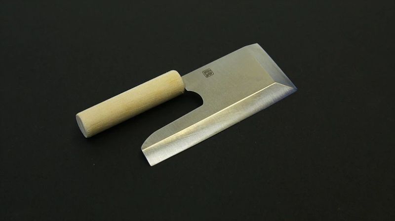 Includes a kitchen knife