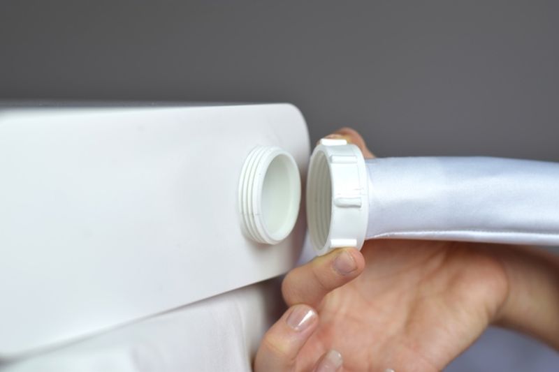 Connector pipe for flowing air