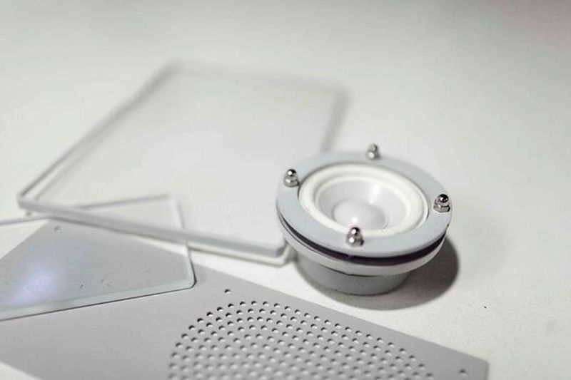 Disassemble the whole speaker for reuse
