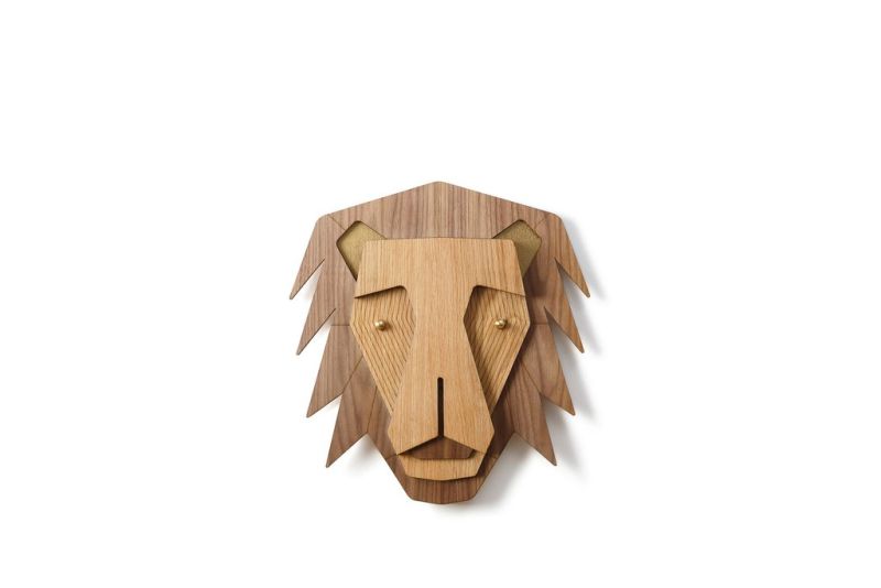 Wooden lion head wall mount
