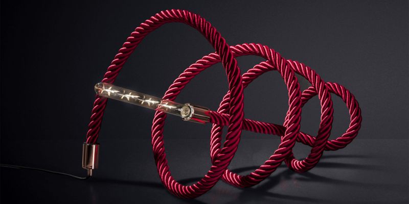 copper bone has been integrated inside the lamp cord