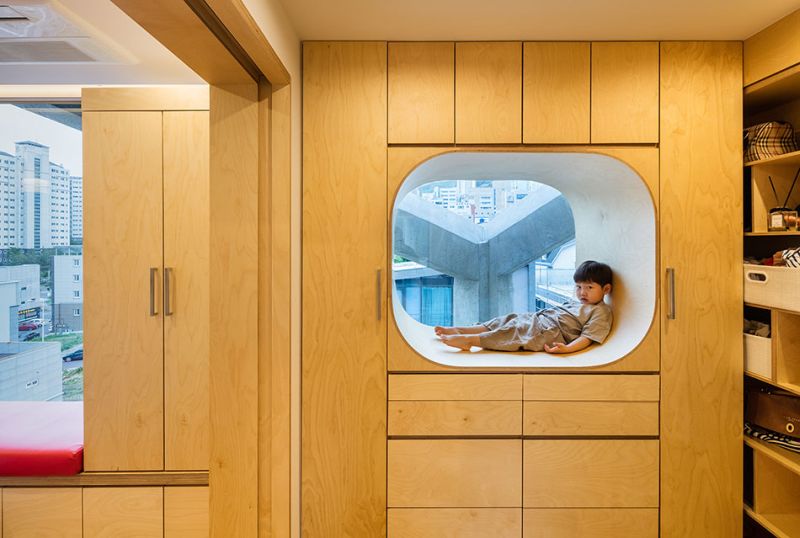 Moon Hoon builds angled concrete house in shape of an owl